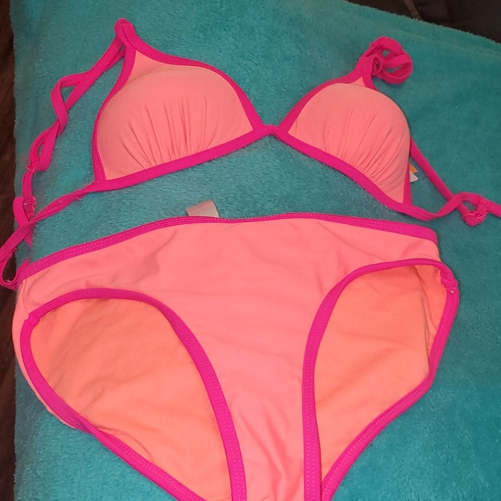 Swimsuit - Picture 2 of 3